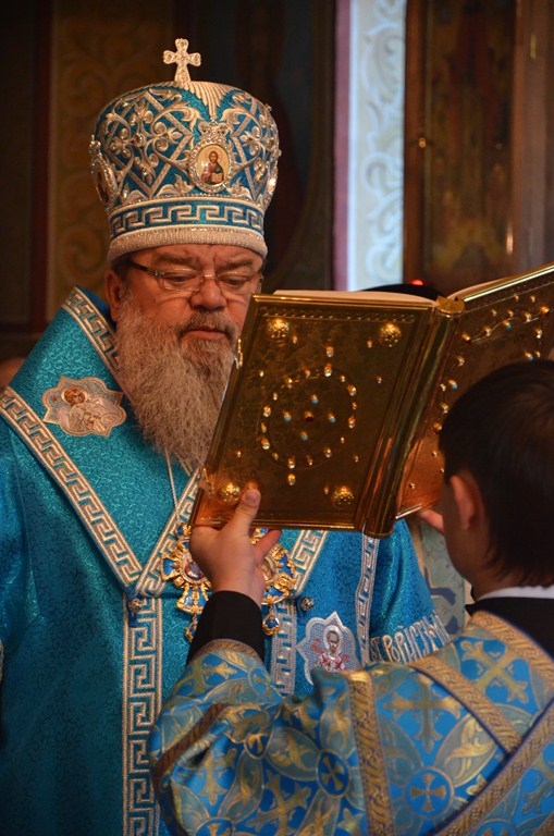 Oficializarea Sfintei Liturghii la Mănăsitrea Sfânta Treime, Saharna<br>de către  Prea Sfinţitul Nicodim, Episcop de Edineţ şi Briceni